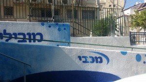 Signs and walls  044